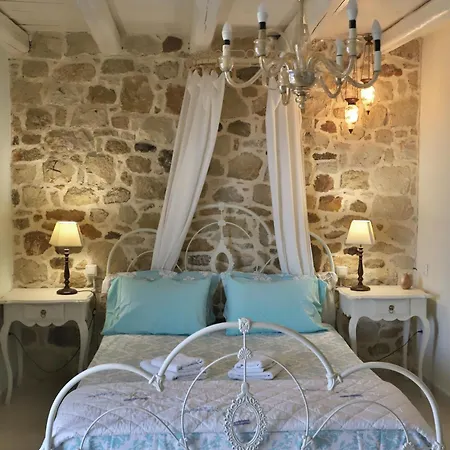 Petite Olive House *